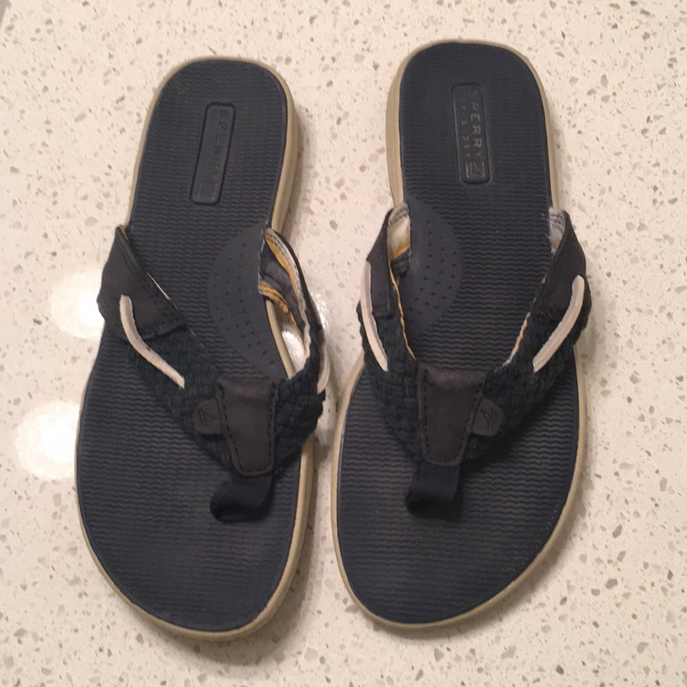 Sperry flip flops